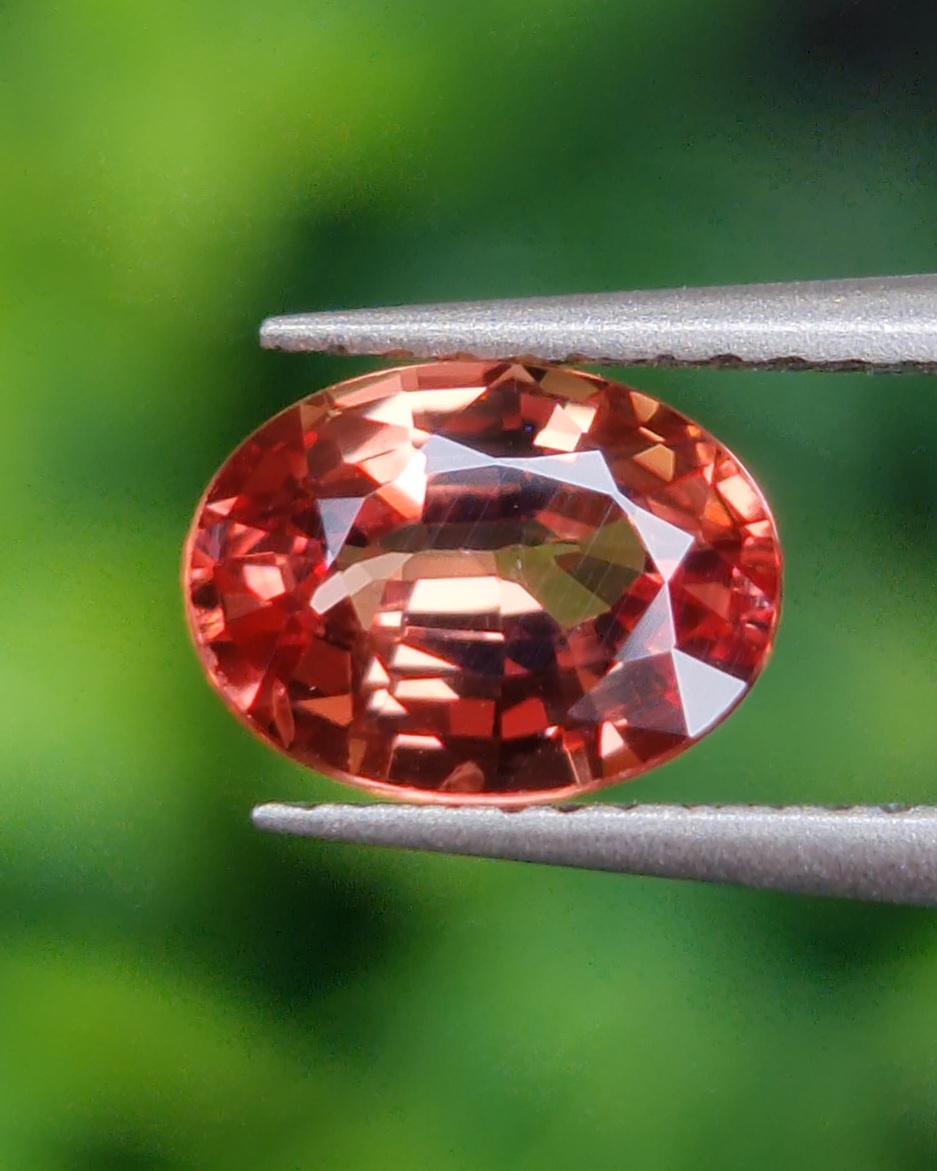 ชมพูอมส้ม (Orangish Pink Sapphire)