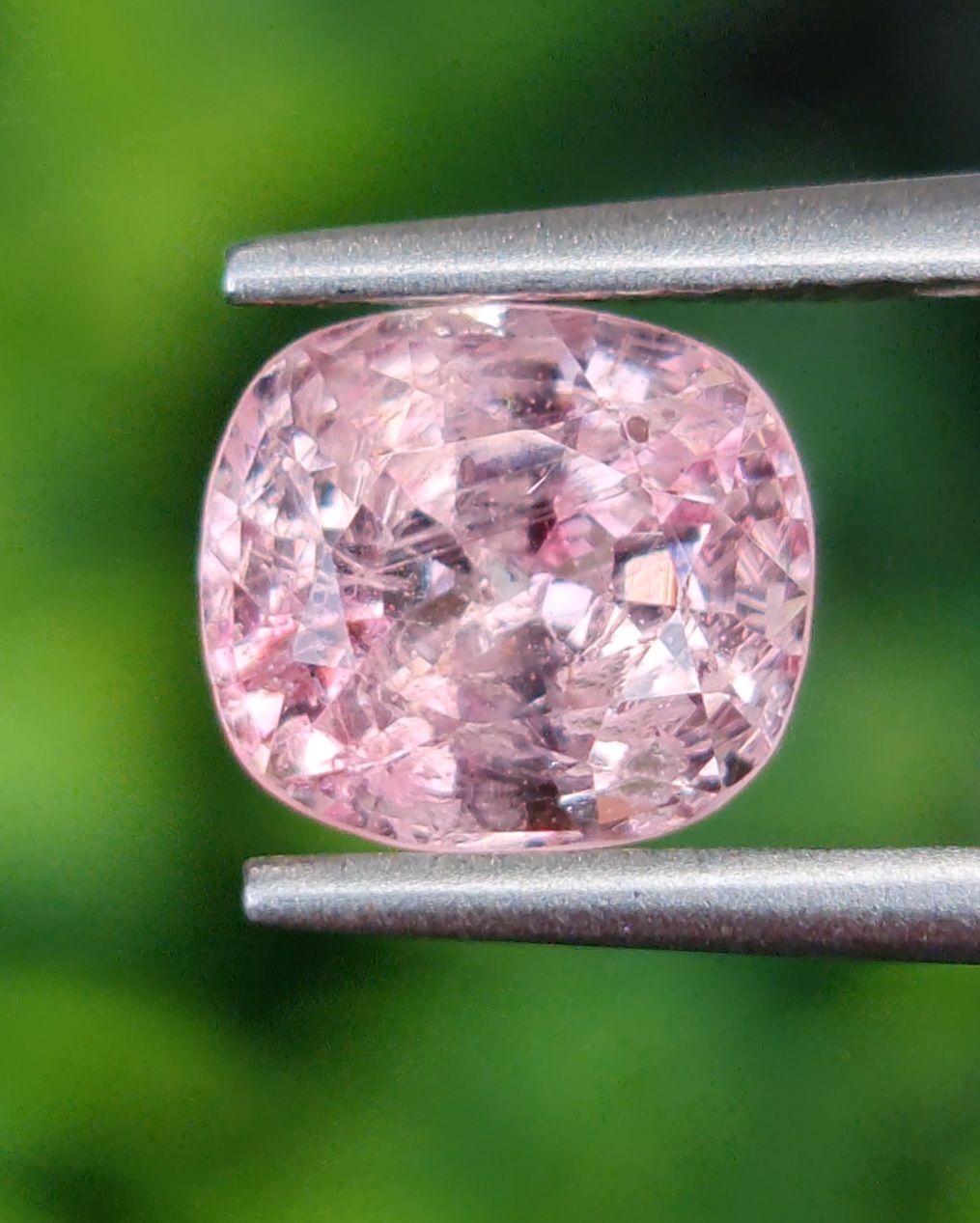 สปิเนล Natural Spinel