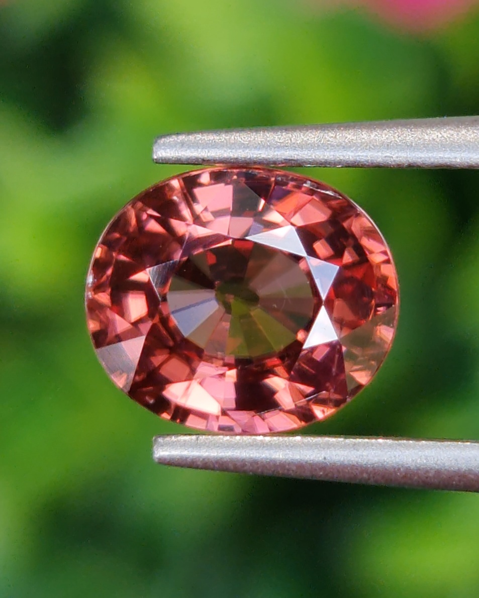 เพทาย Natural Zircon