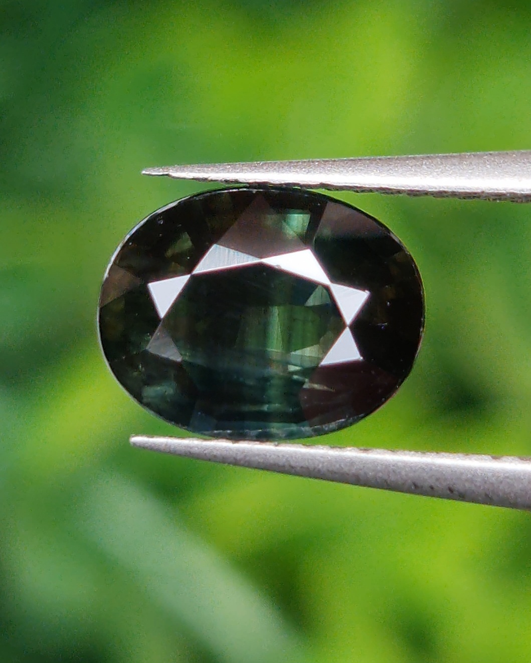 พลอย เขียวส่อง Green sapphire