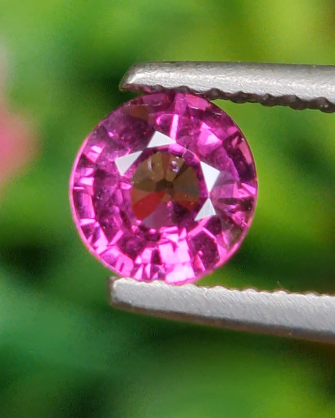 โรโดไลต์ กาเน็ท Natural Rhodolite Garnet