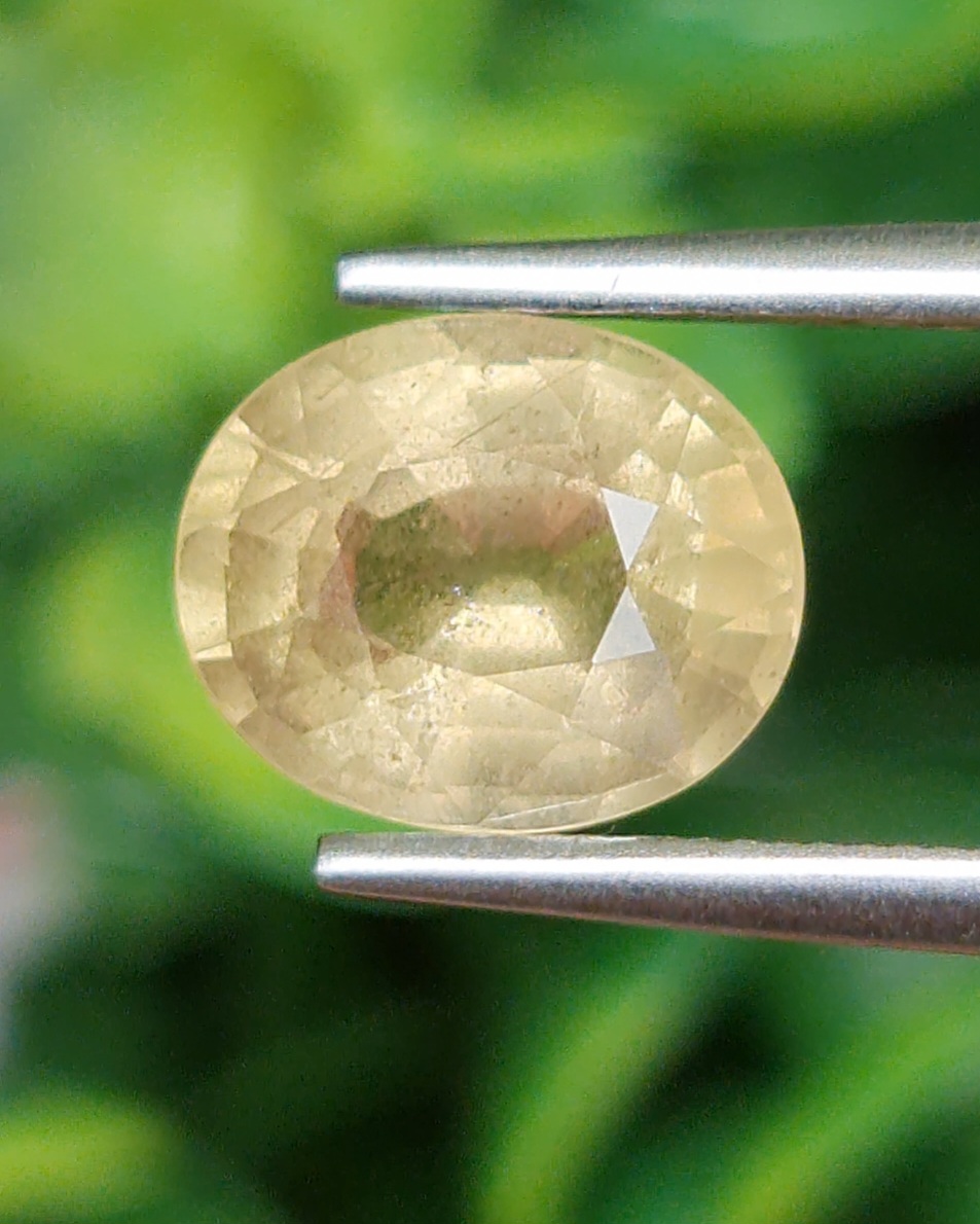 บุษราคัม Yellow Sapphire