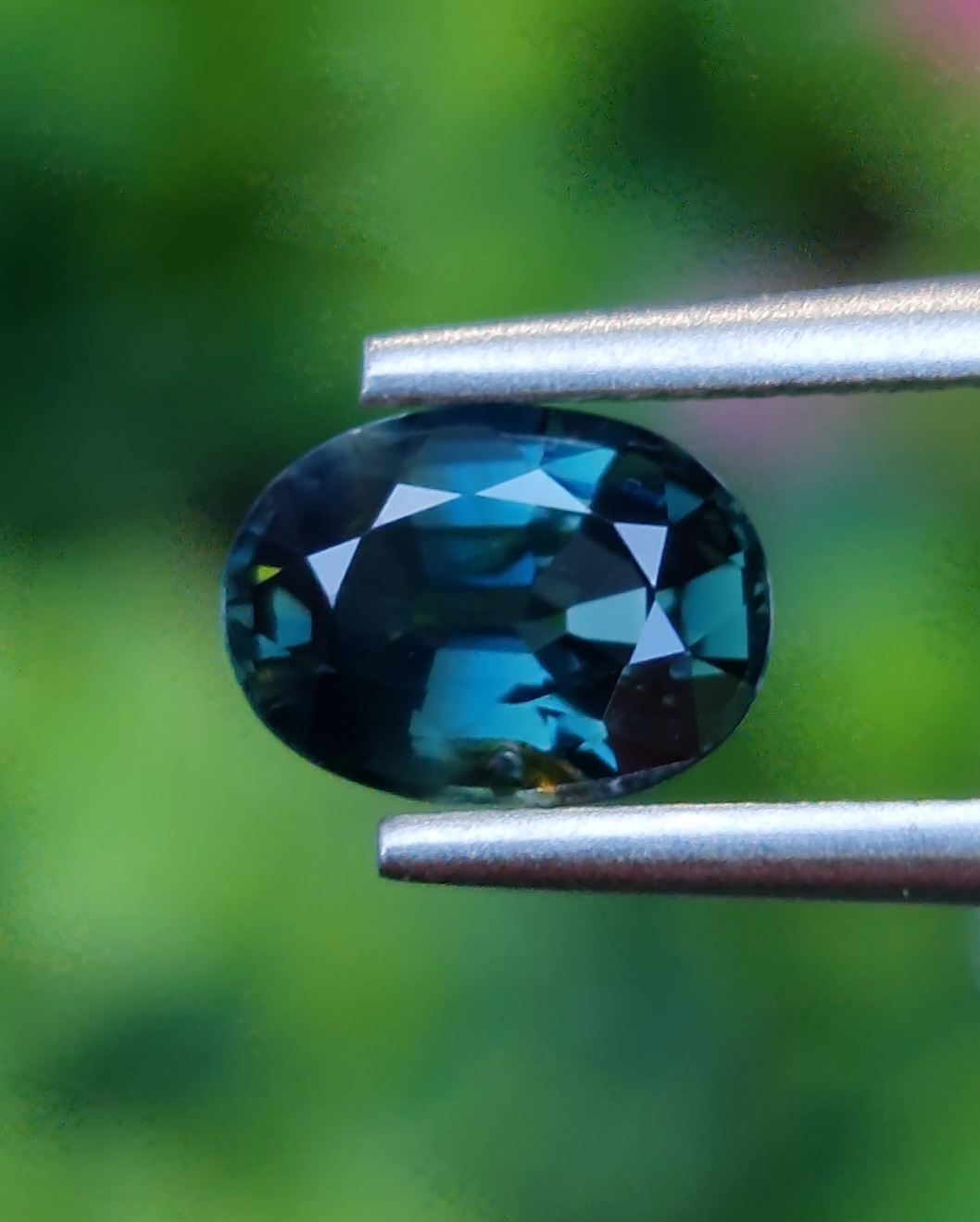 พลอย เขียวส่อง Green sapphire