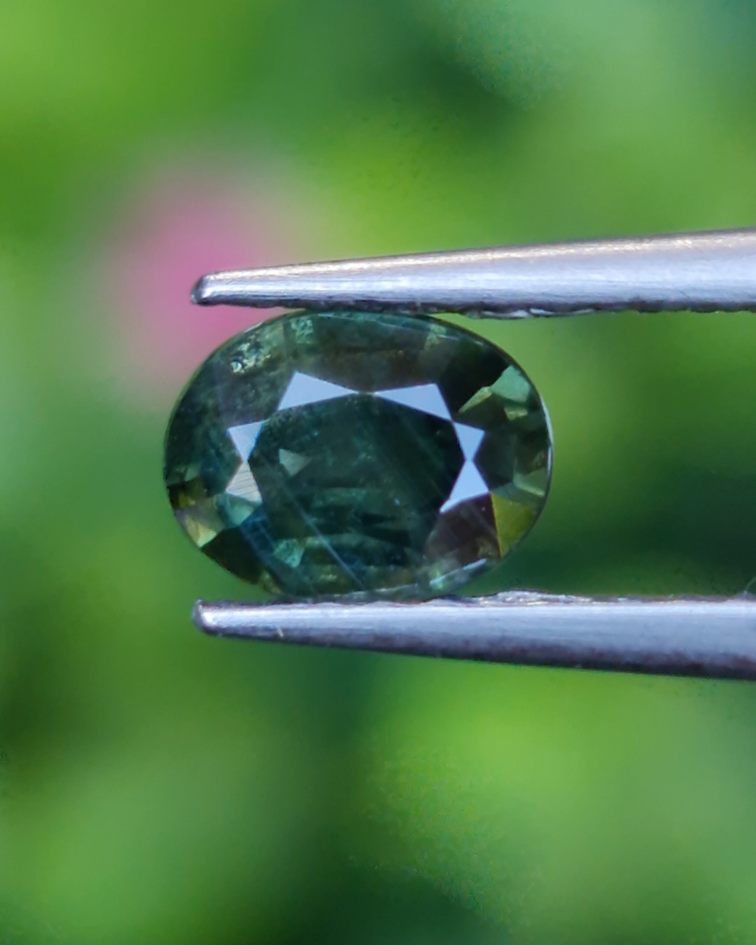 พลอย เขียวส่อง Green sapphire