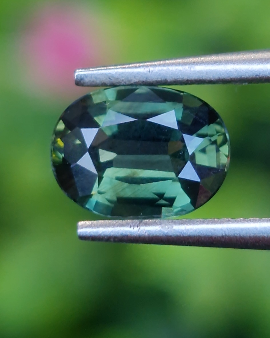 พลอย เขียวส่อง Green sapphire