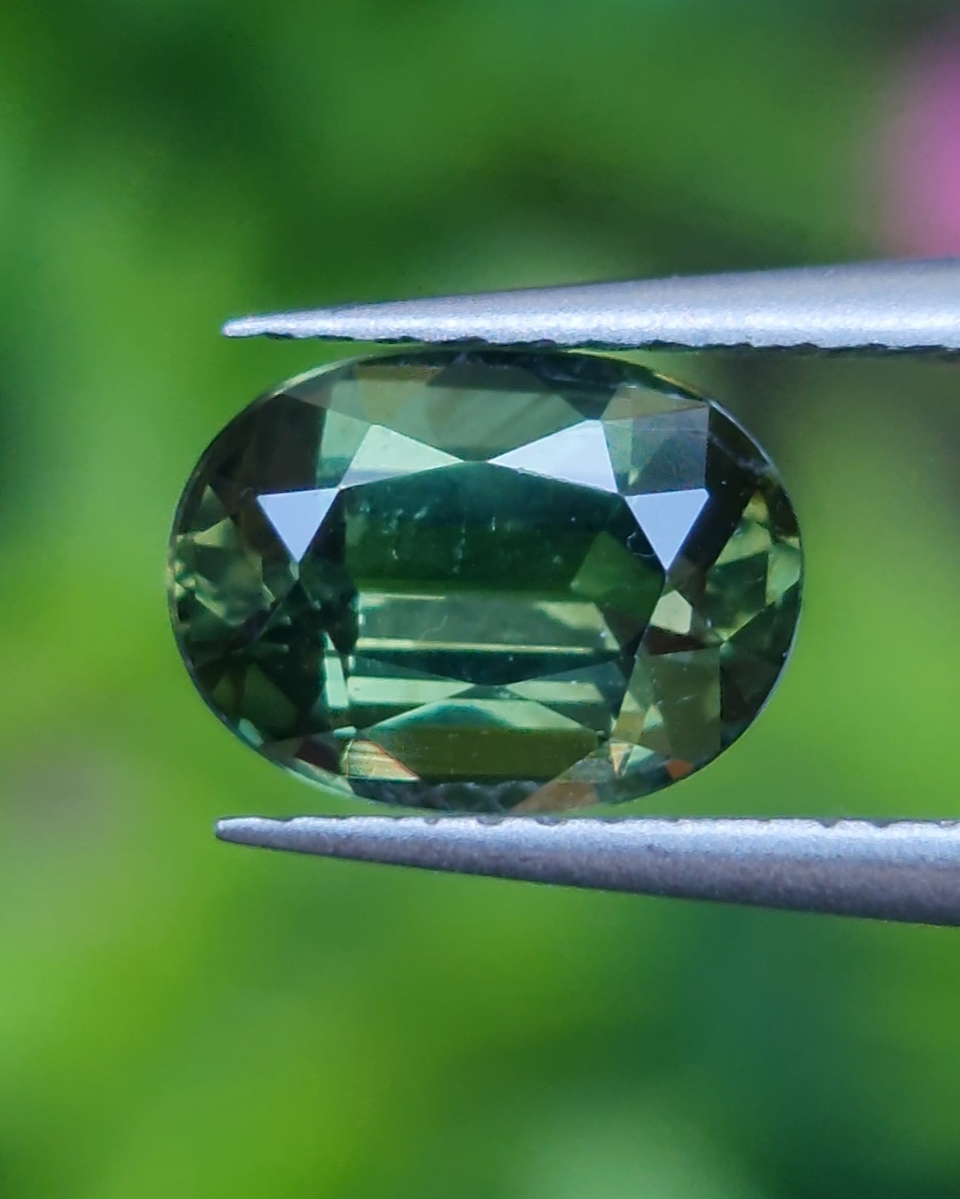 พลอย เขียวส่อง Green sapphire