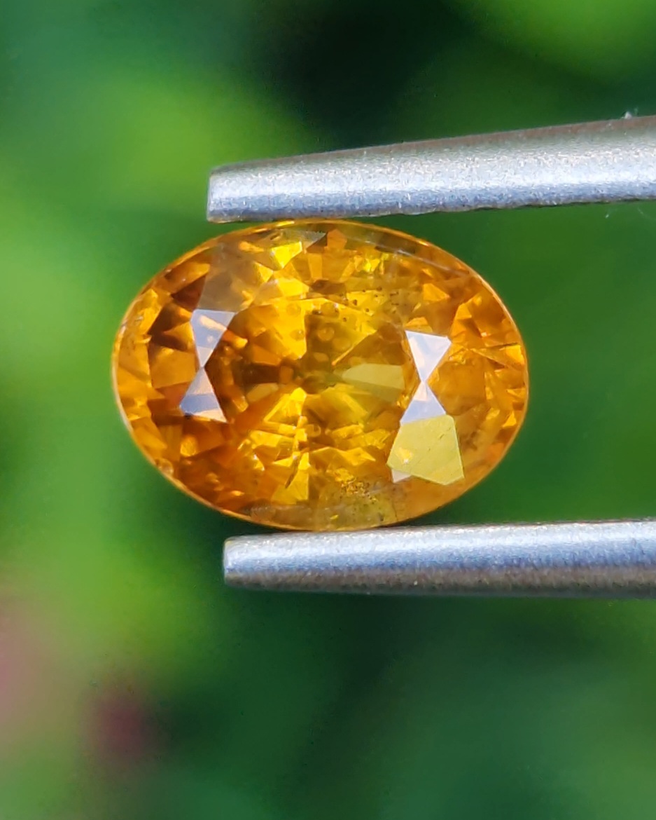 บุษราคัม Natural Yellow Sapphire