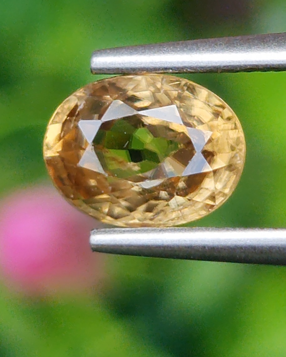 เพทาย Natural Zircon