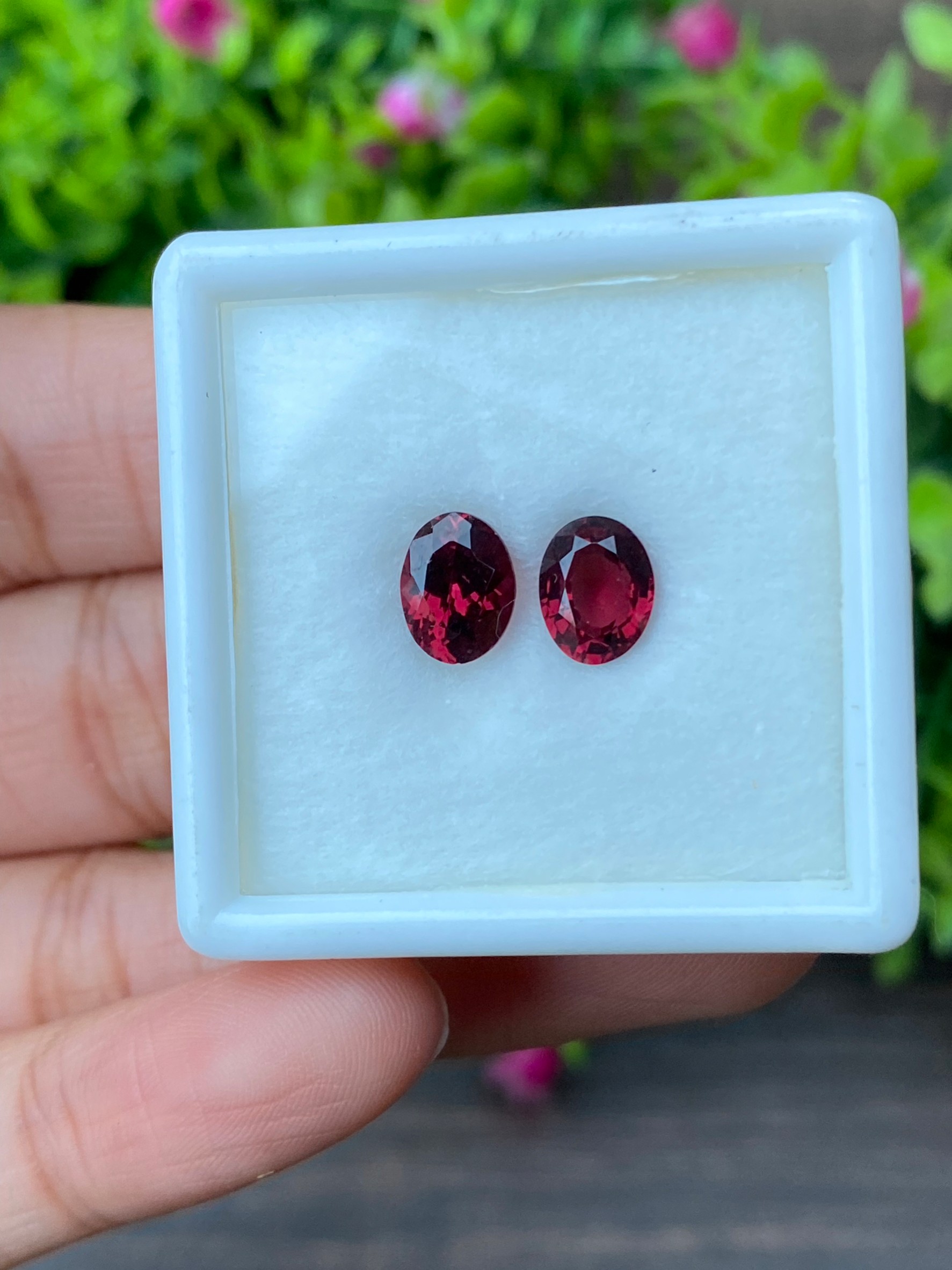 โรโดไลต์ กาเน็ท Natural Rhodolite Garnet