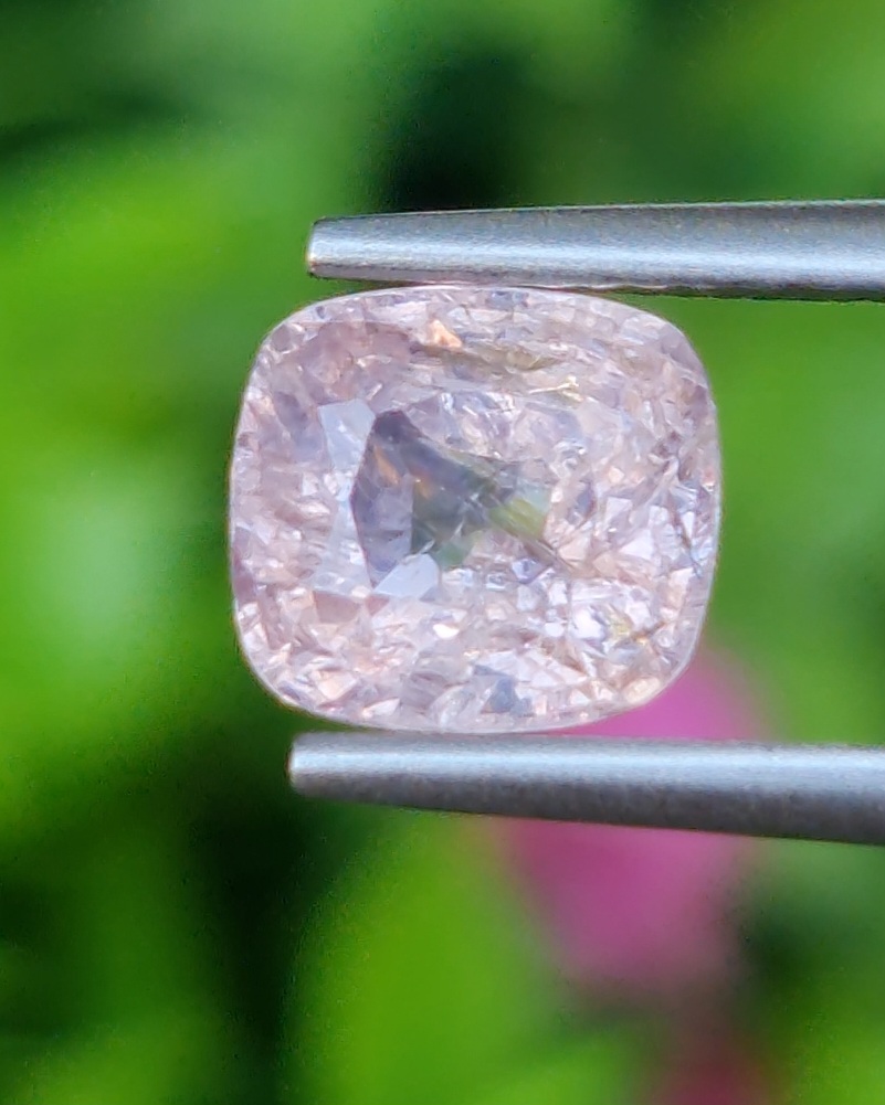 สปิเนล Natural Spinel