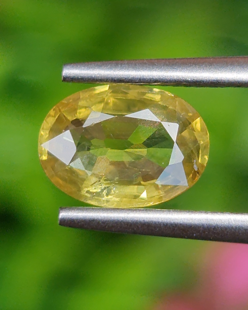 บุษราคัม Natural Yellow Sapphire