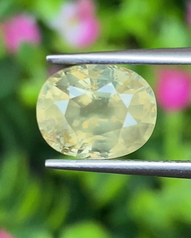 บุษราคัม Yellow Sapphire