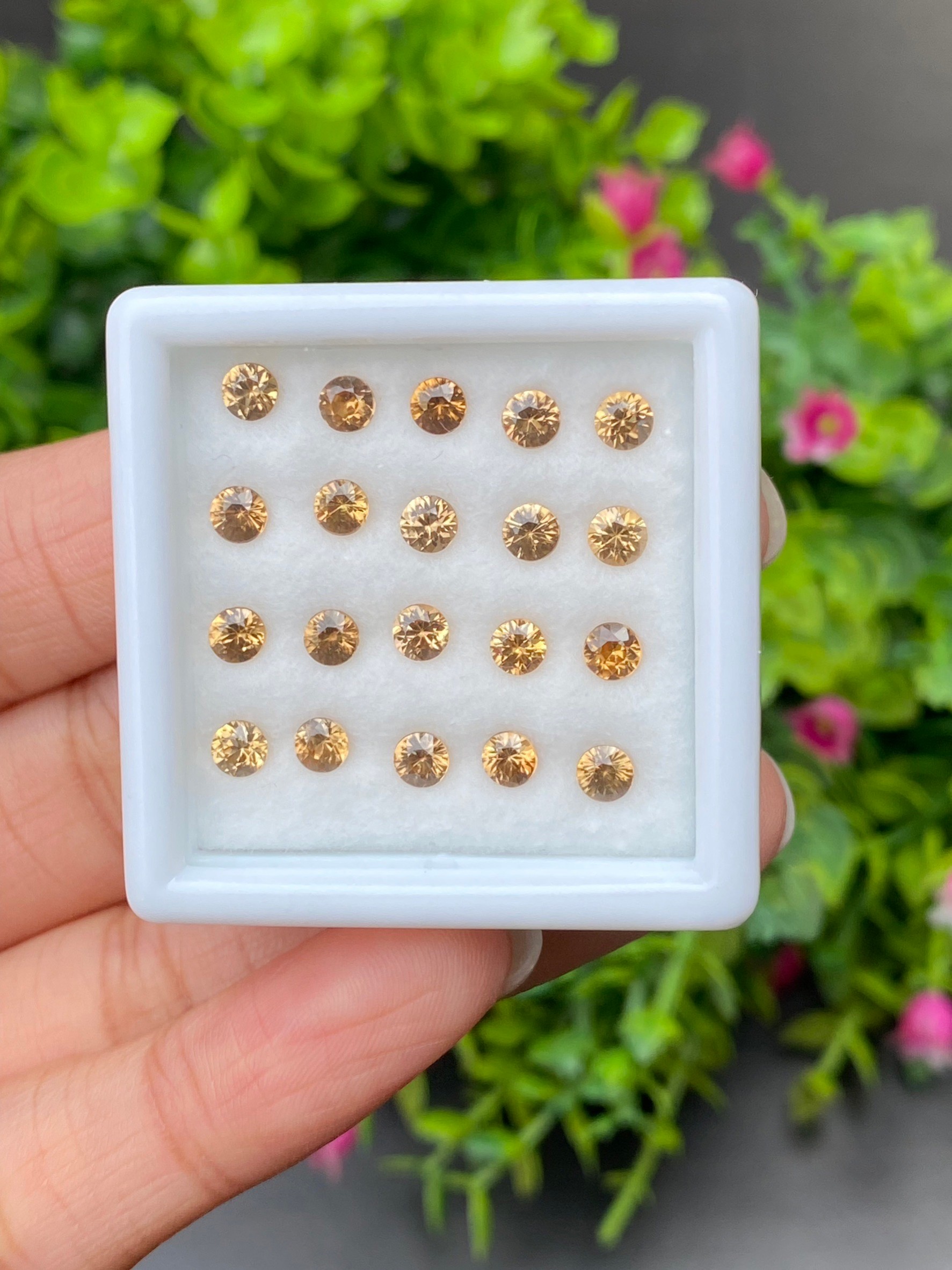 เพทาย Natural Zircon