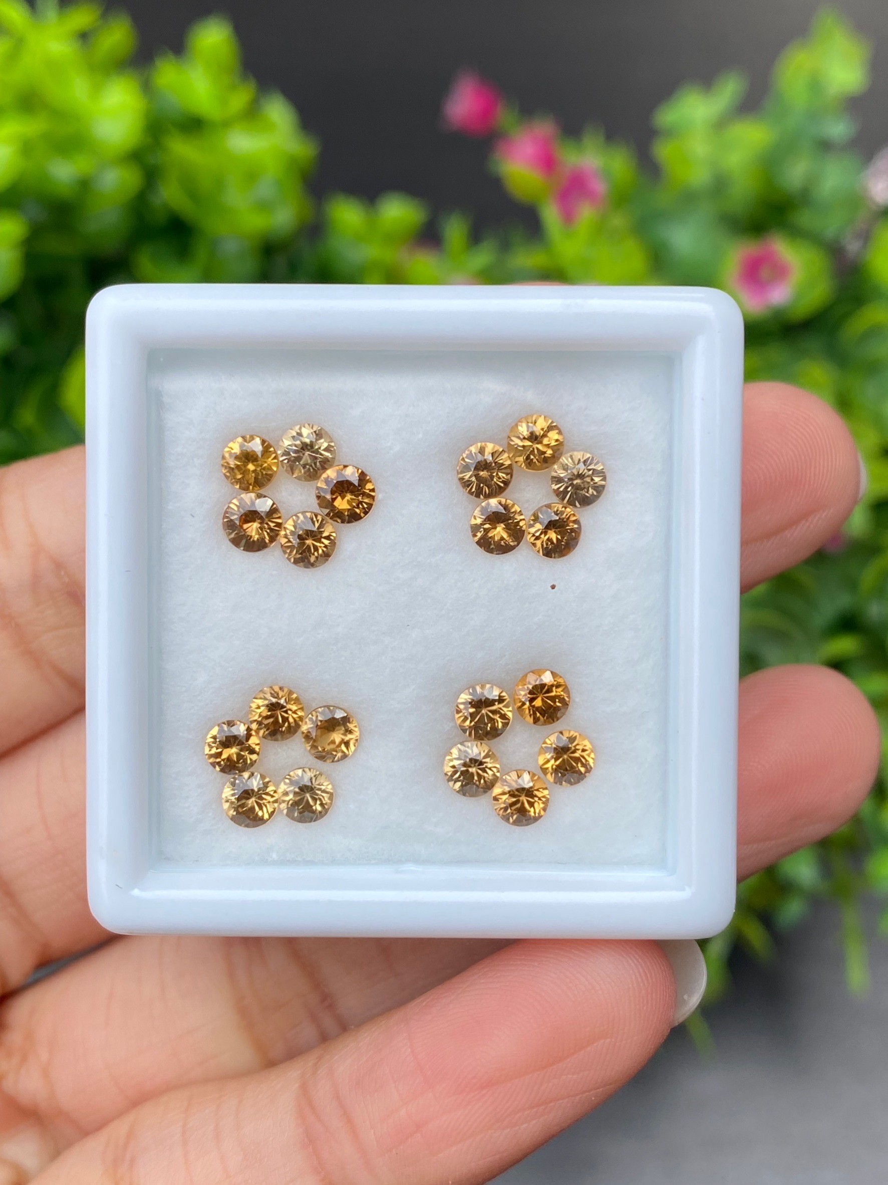 เพทาย Natural Zircon