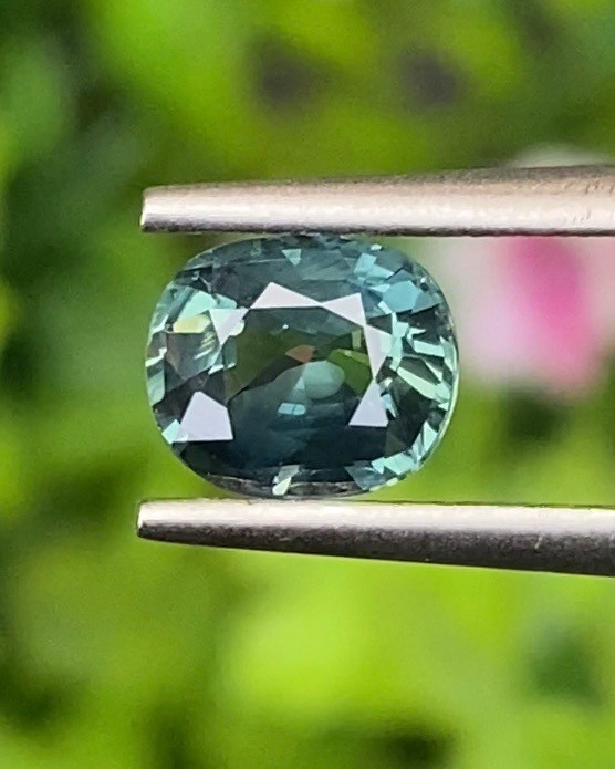 พลอย เขียวส่อง Green sapphire