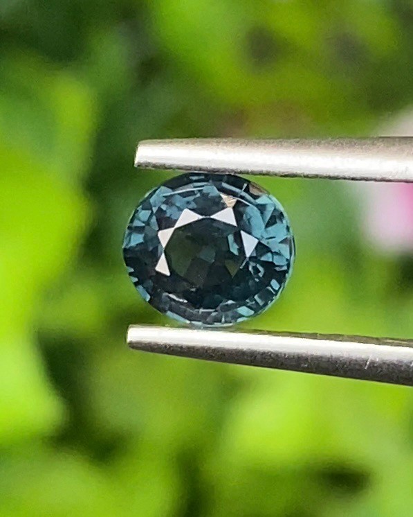 พลอย เขียวส่อง Green sapphire