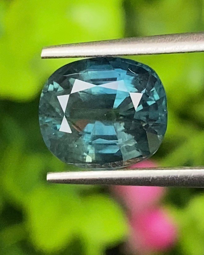 พลอย เขียวส่อง Green sapphire