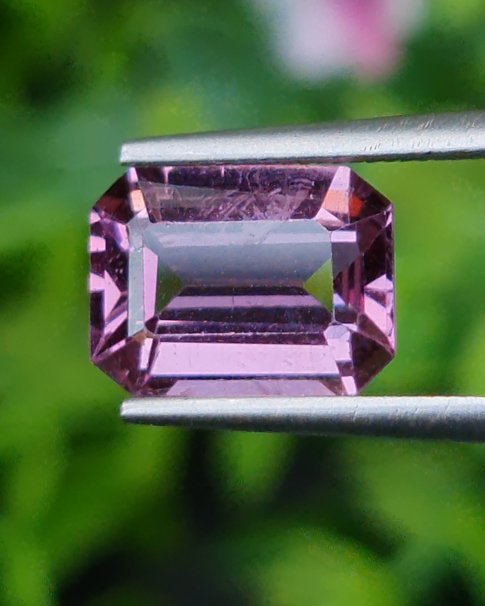 สปิเนล Natural Spinel