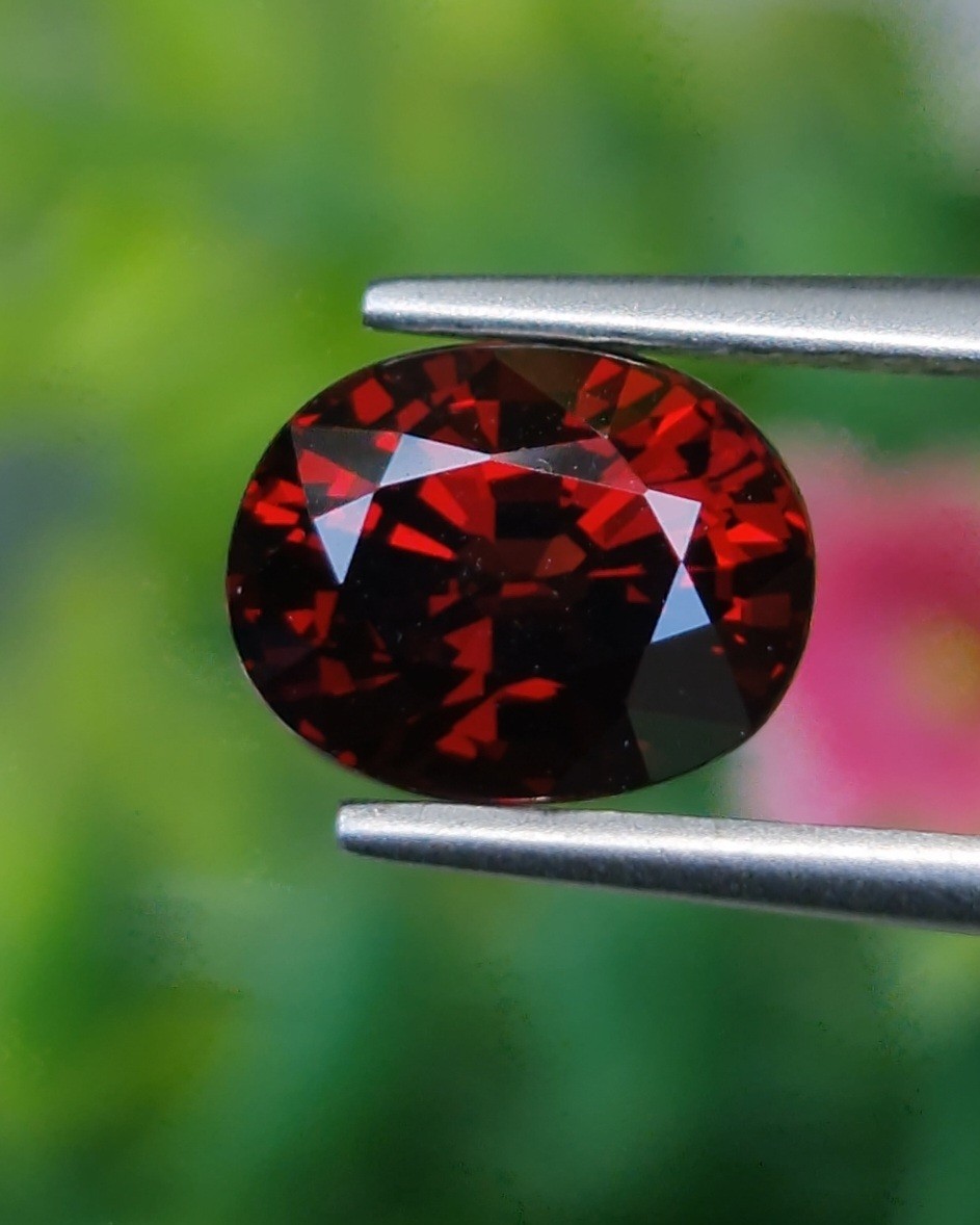 สปิเนล Natural Spinel