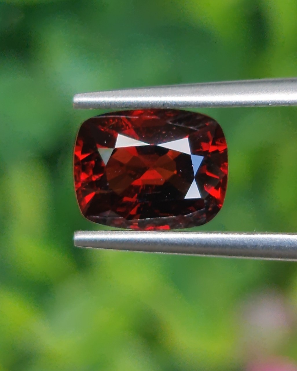 สปิเนล Natural Spinel