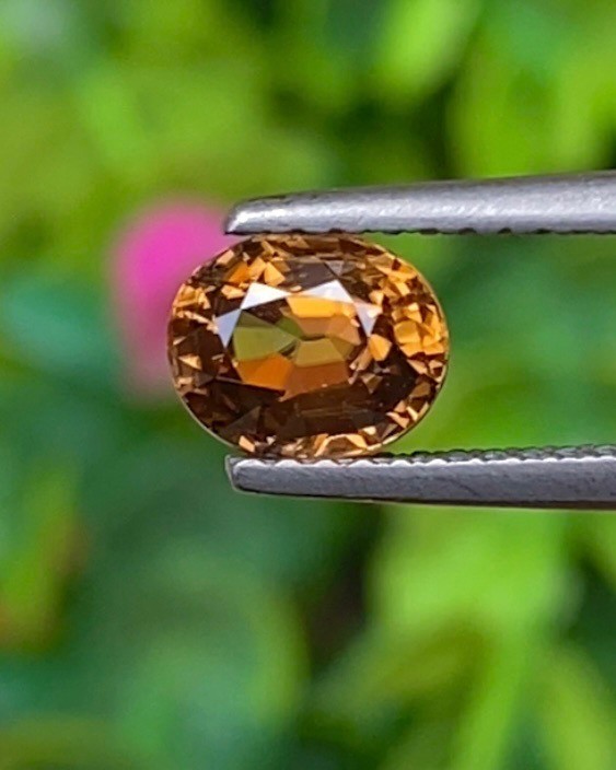 เพทาย Natural Zircon