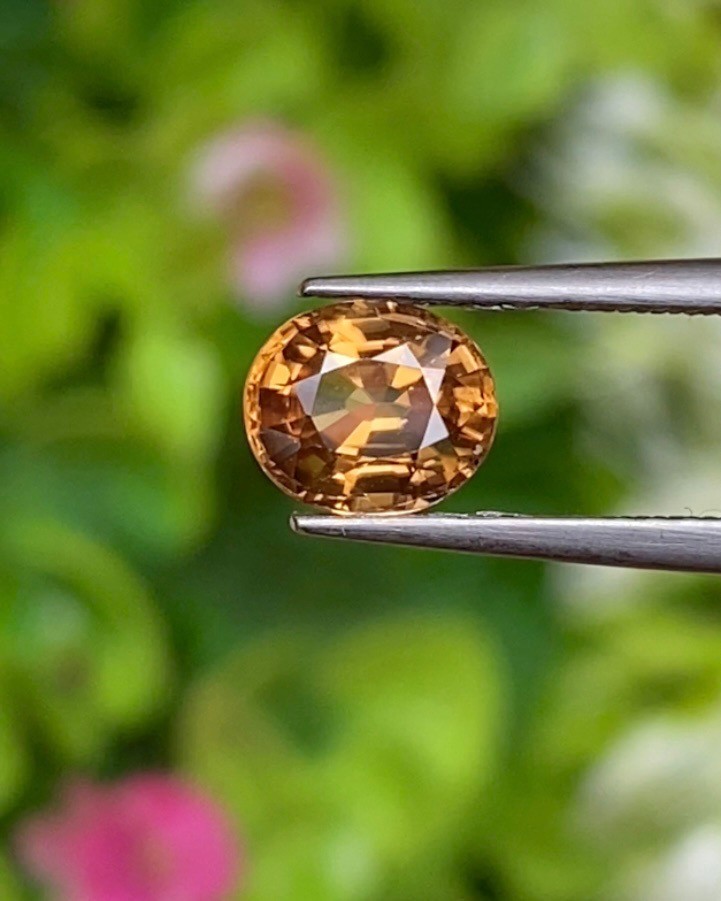 เพทาย Natural Zircon