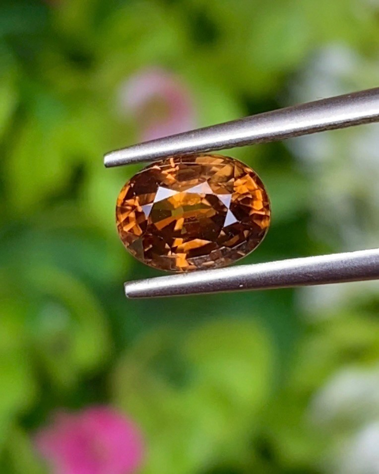เพทาย Natural Zircon