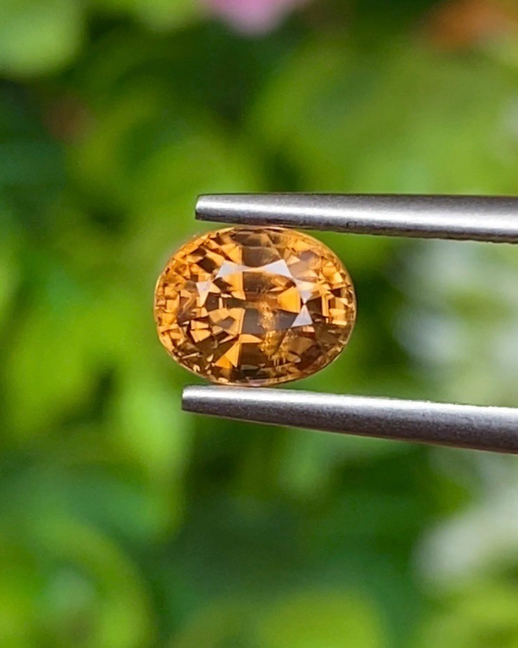 เพทาย Natural Zircon