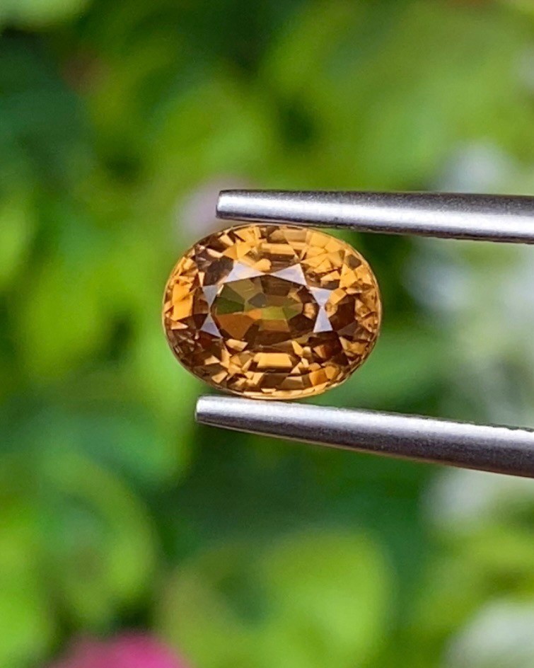 เพทาย Natural Zircon