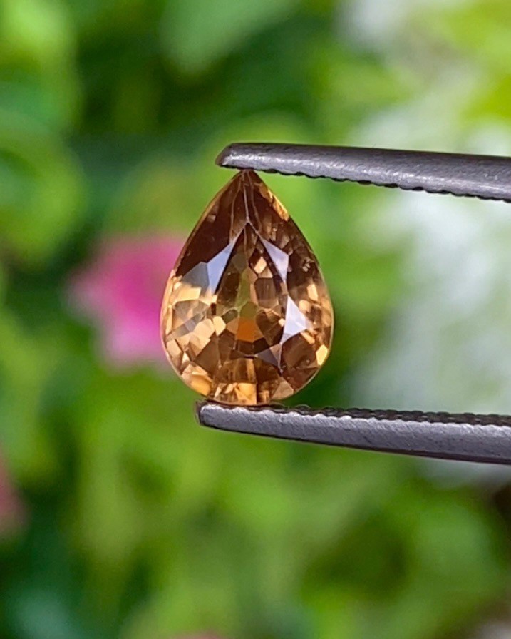 เพทาย Natural Zircon
