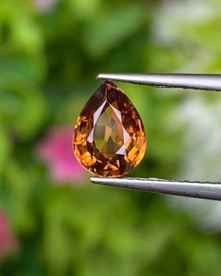 เพทาย Natural Zircon