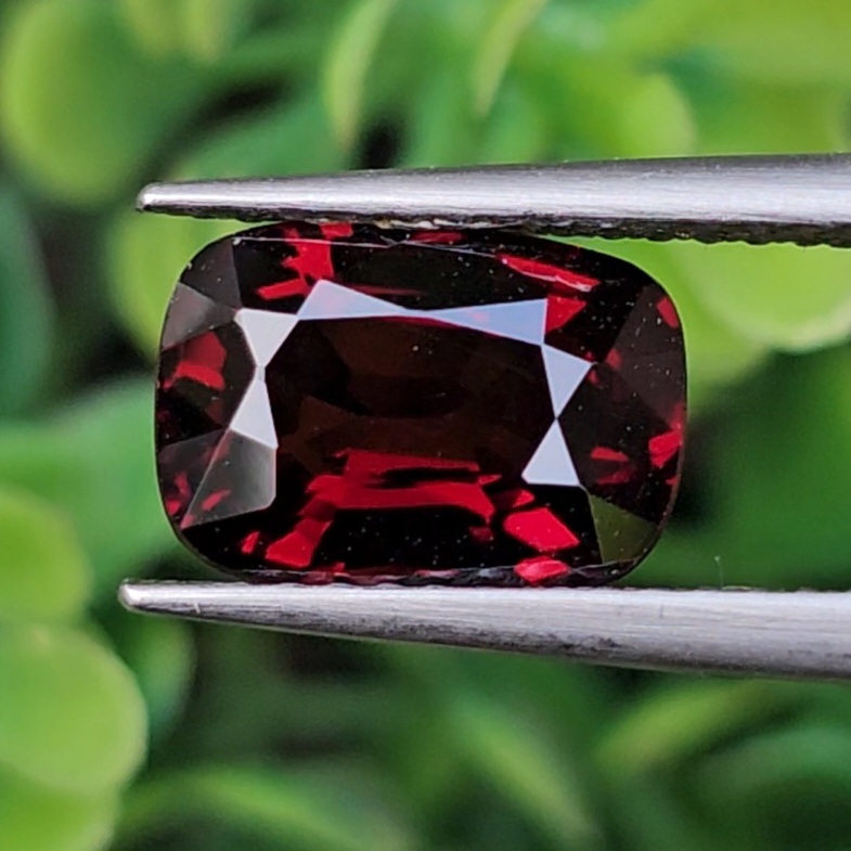 สปิเนล Natural Spinel