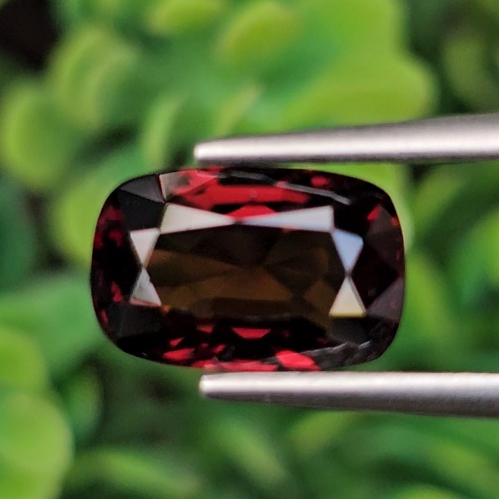 สปิเนล Natural Spinel