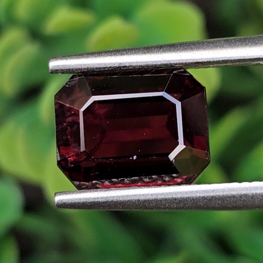 สปิเนล Natural Spinel