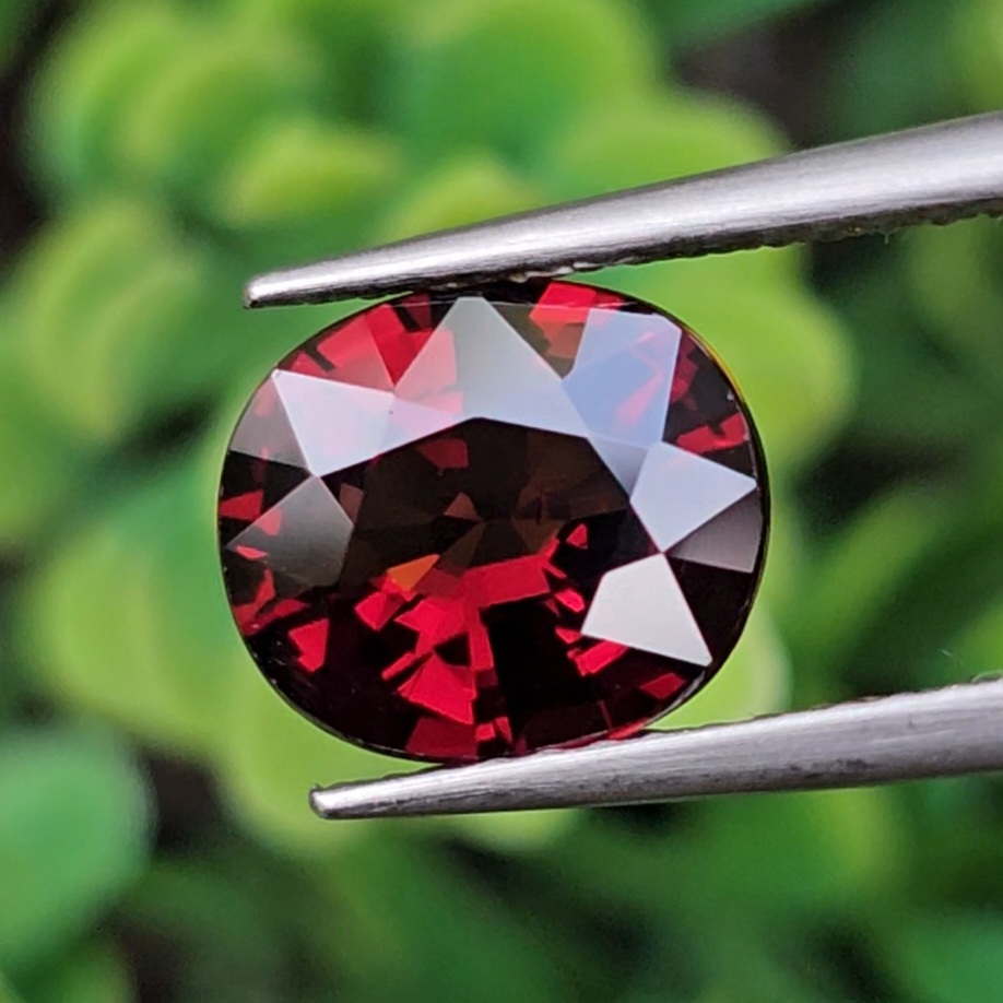 สปิเนล Natural Spinel