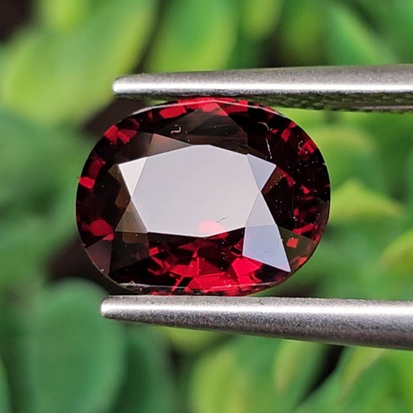 สปิเนล Natural Spinel