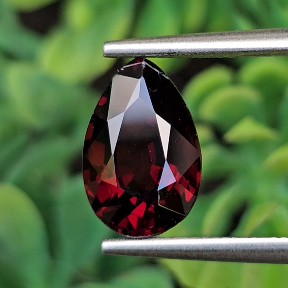 สปิเนล Natural Spinel