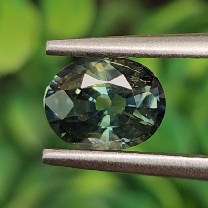 พลอย เขียวส่อง Green sapphire