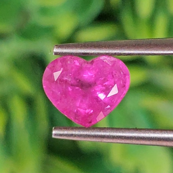 พลอย ชมพู พิ้ง แซฟไฟร์ Pink Sapphire "Vivid Pink"