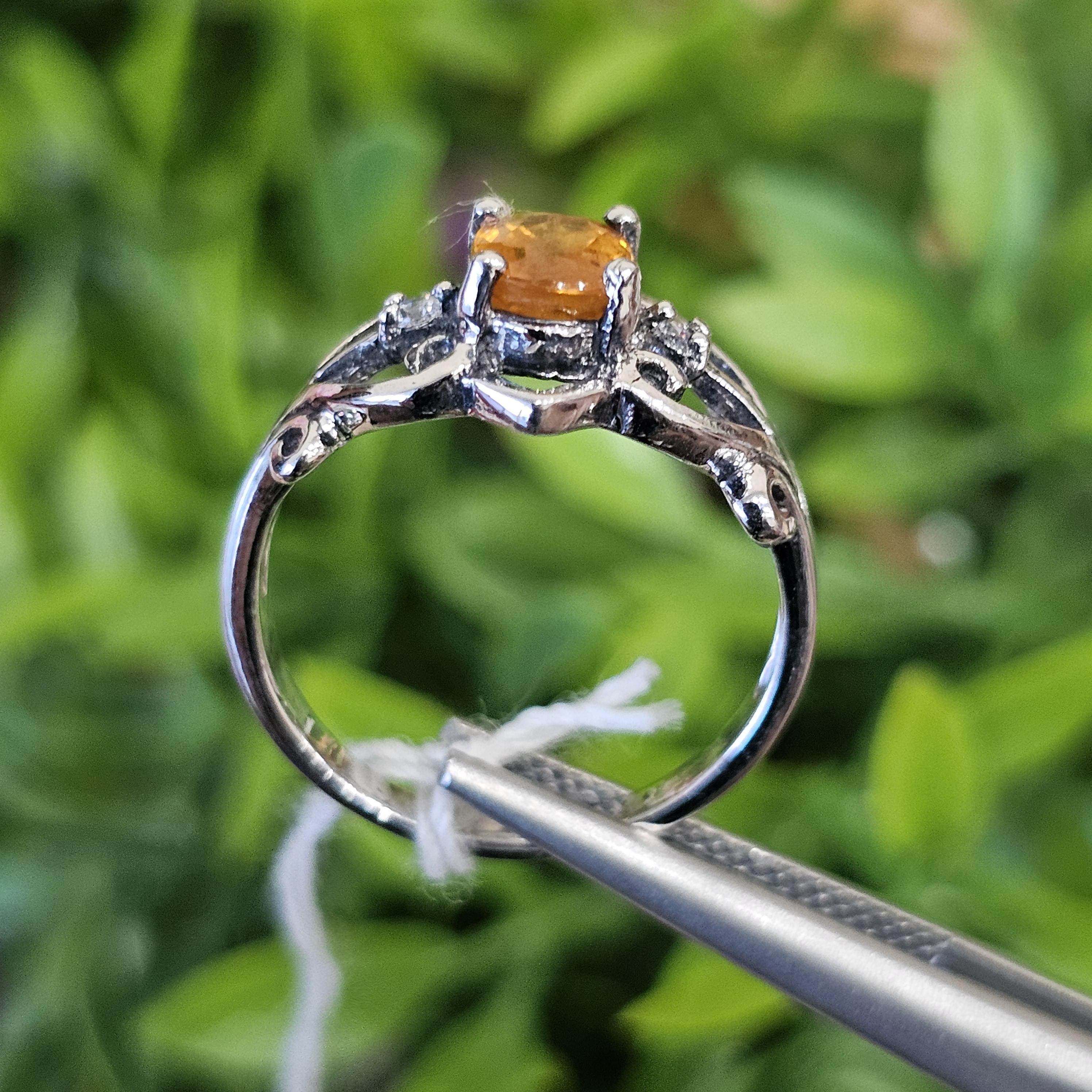 บุษราคัม ซองเจีย Songea Yellow Sapphire