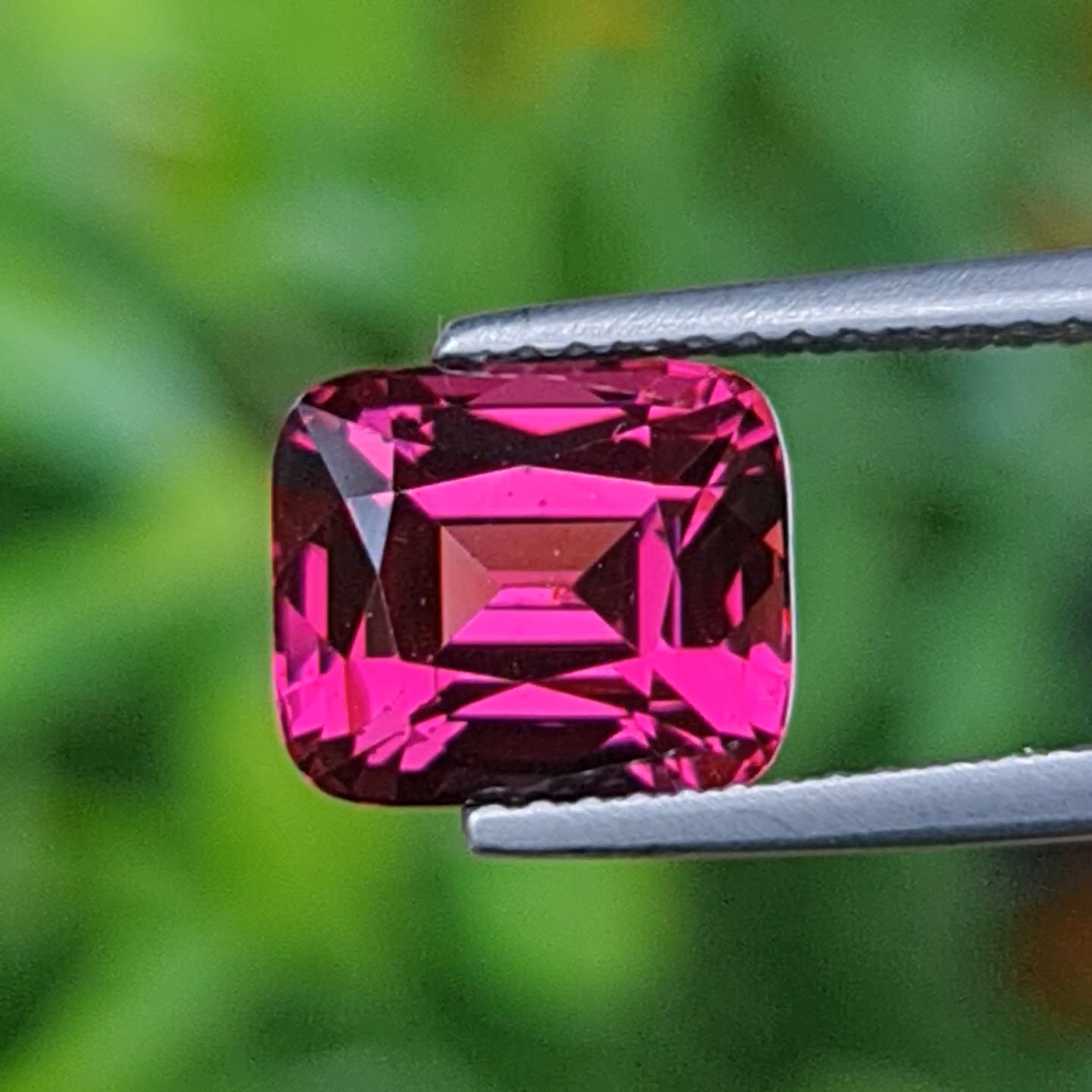 อุมบาไลต์ การ์เน็ต Umbalite Garnet