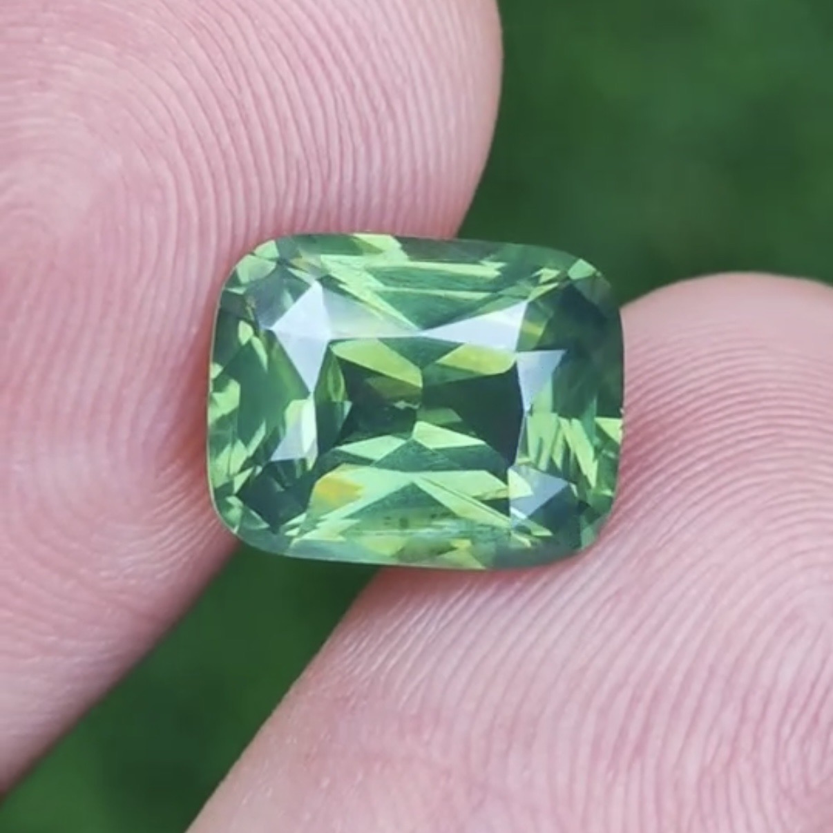 เพทาย Natural Zircon