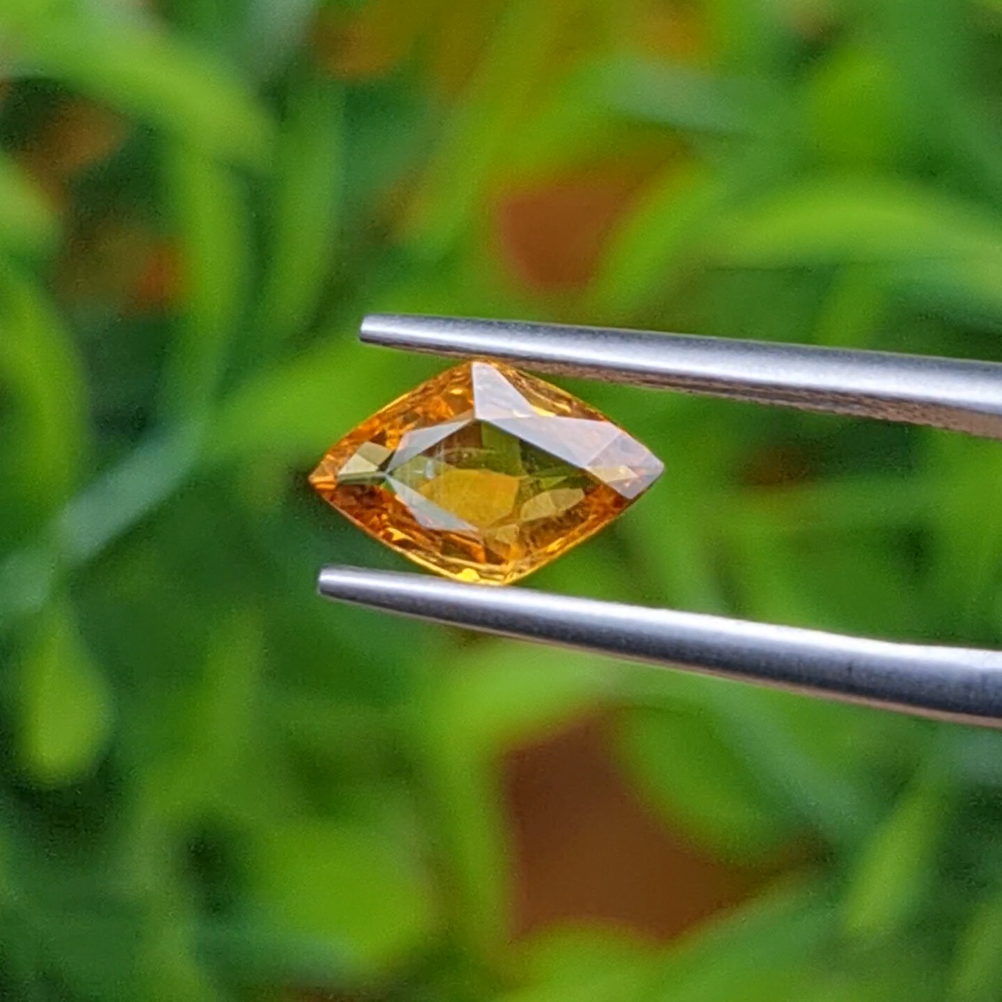 บุษราคัม Natural Yellow Sapphire
