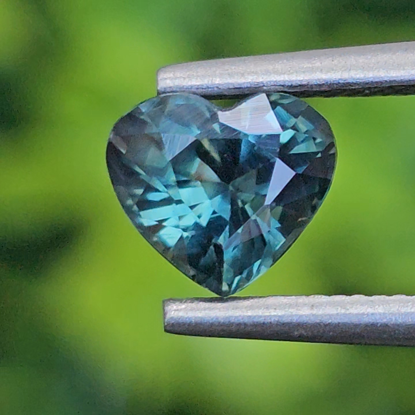 พลอย เขียวส่อง Green sapphire