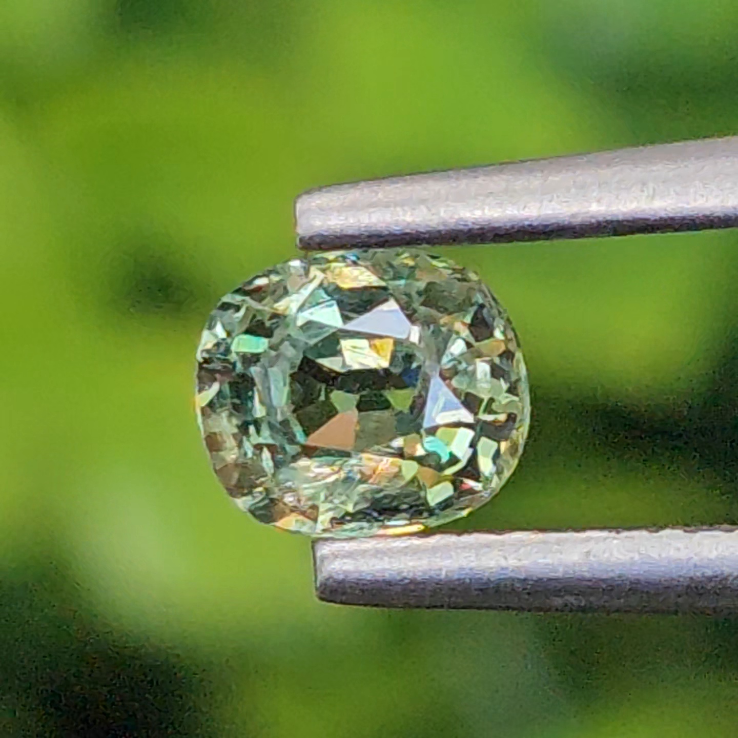 ดีแมนทรอยด์ การ์เน็ต Demantoid Garnet