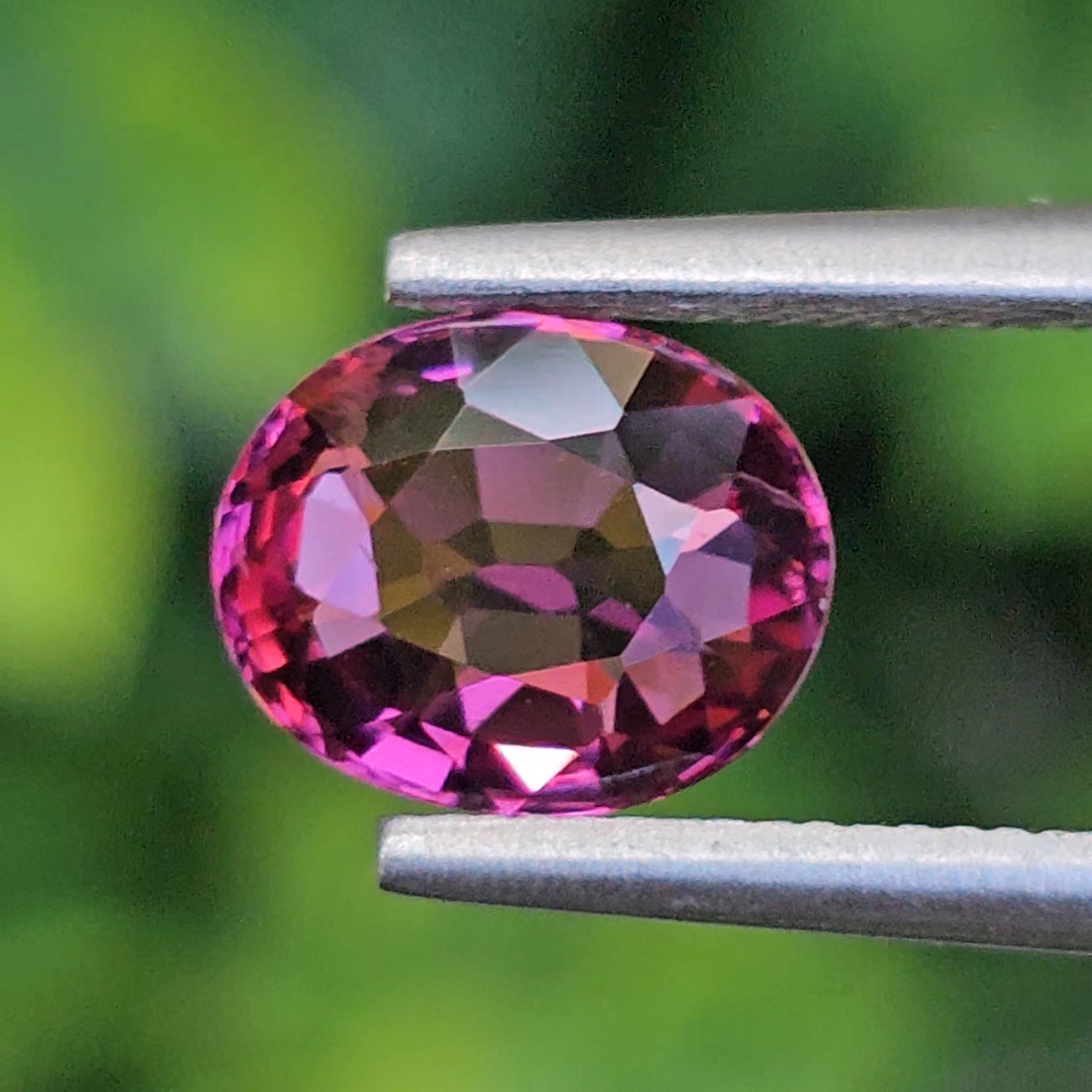 อุมบาไลต์ การ์เน็ต Umbalite Garnet