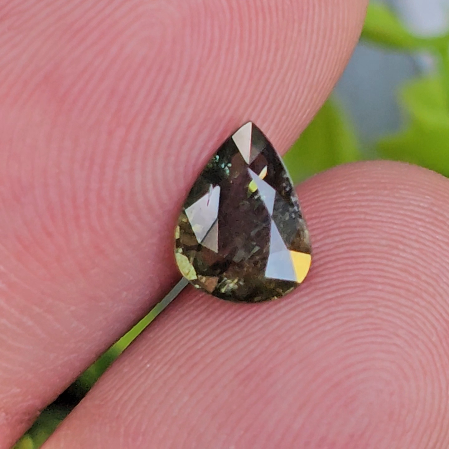 พลอย เขียวส่อง Green sapphire
