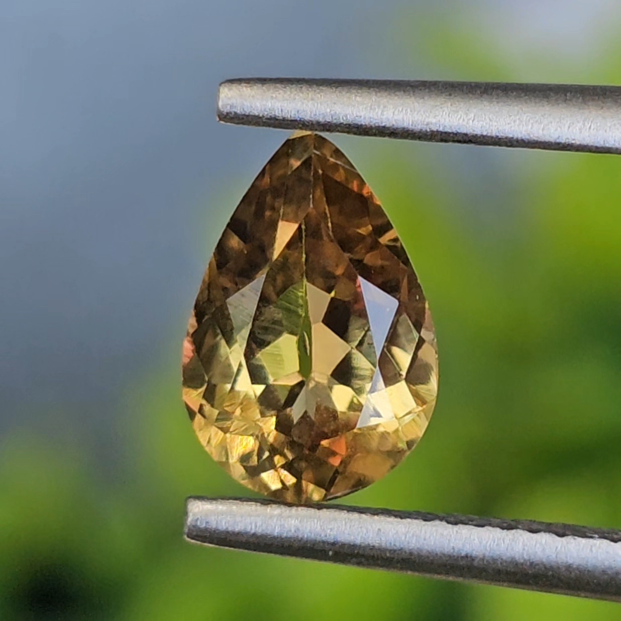 พลอยอเล็กซานไดร์ (Natural Alexandrite Chrysoberyl)
