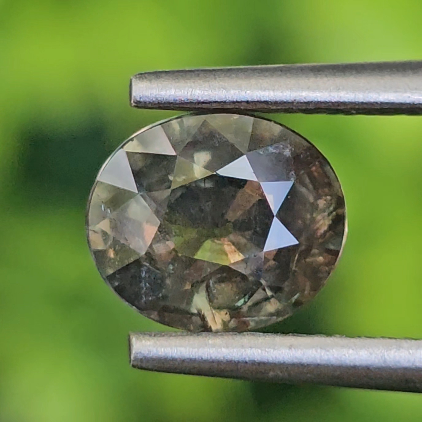 พลอย เขียวส่อง Green sapphire
