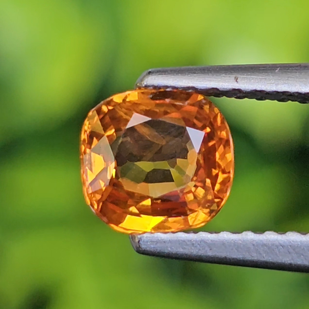 บุษราคัม (Yellow Sapphire)